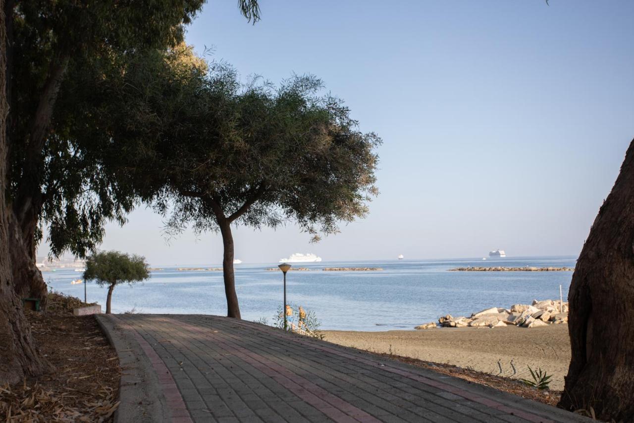 Mayra Seafront Luxury Apartment Limassol Exterior photo